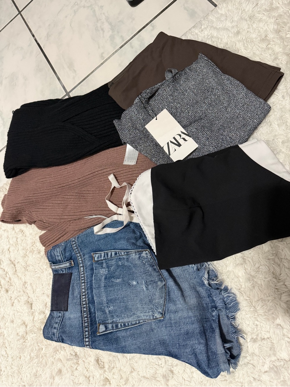 One Teaspoon denim shorts, ZARA top, White Fox top, Papermoon shrugs